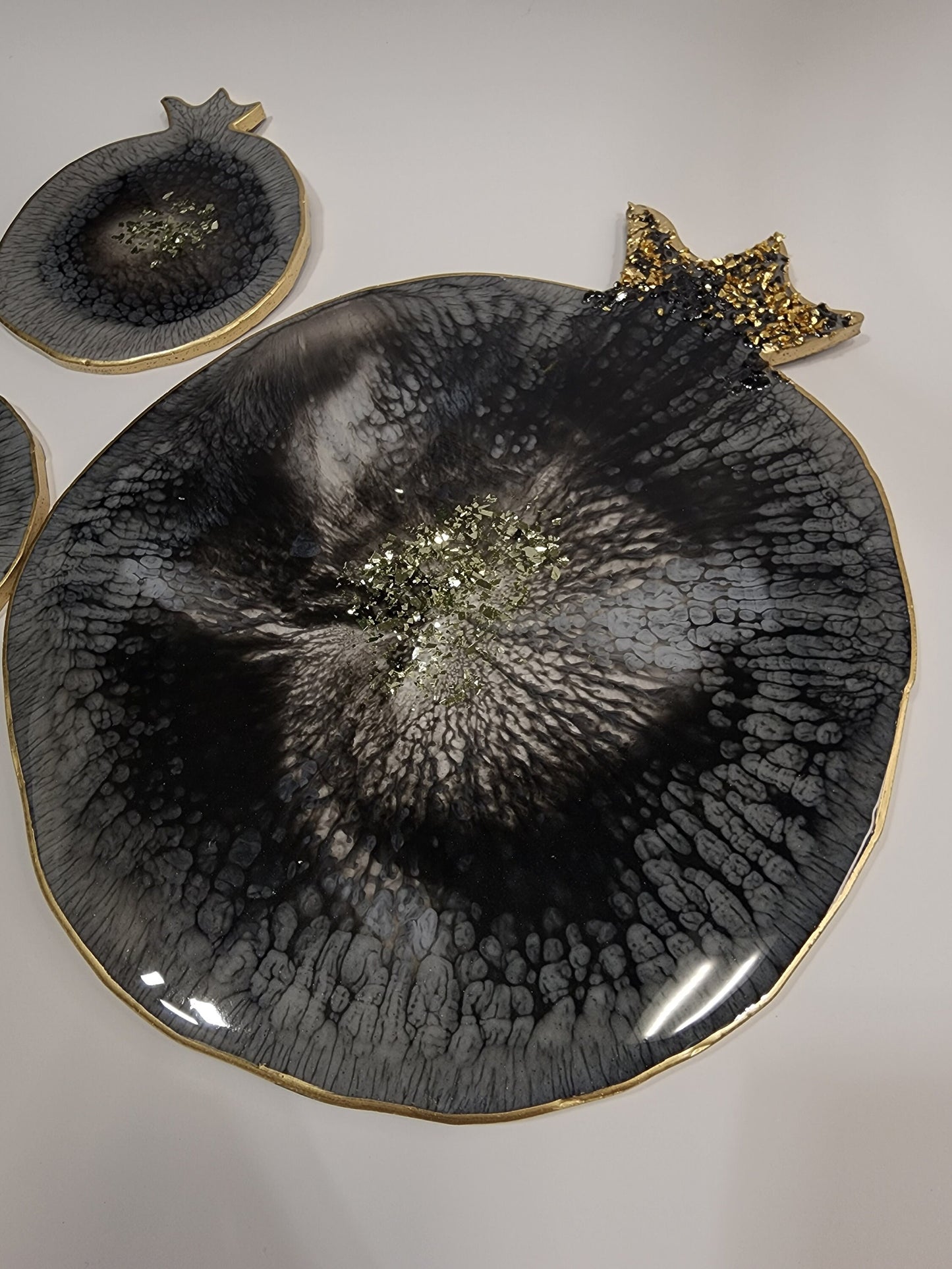 Black Pomegranate Resin Tray and Coasters Set – Charcuterie Board