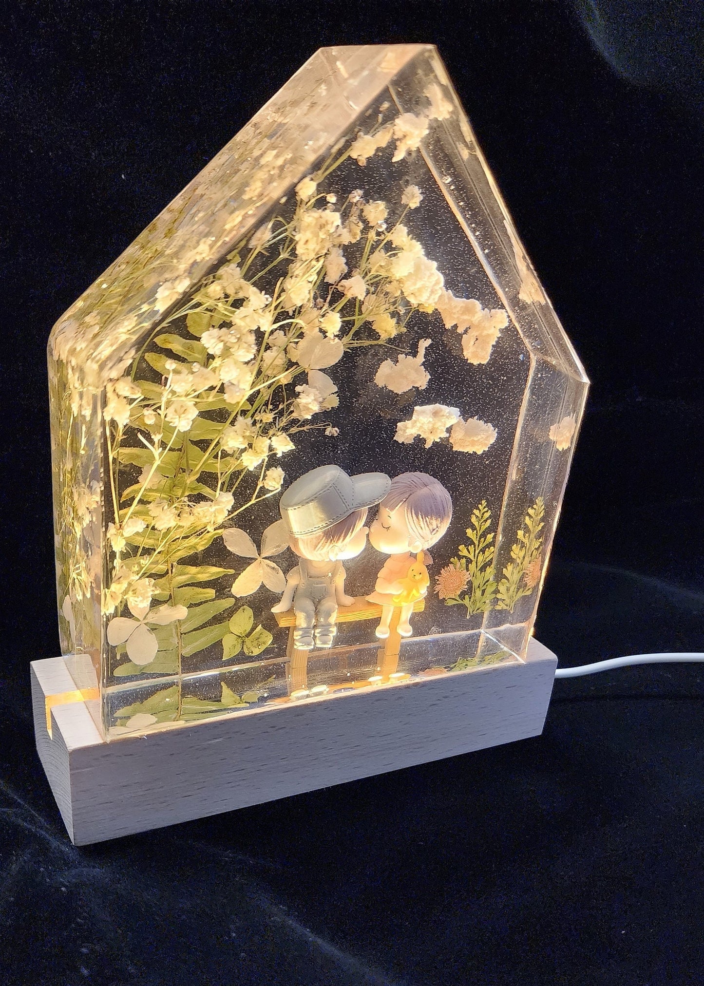 Personalized Epoxy Resin Night Light – Couple with Real Flowers