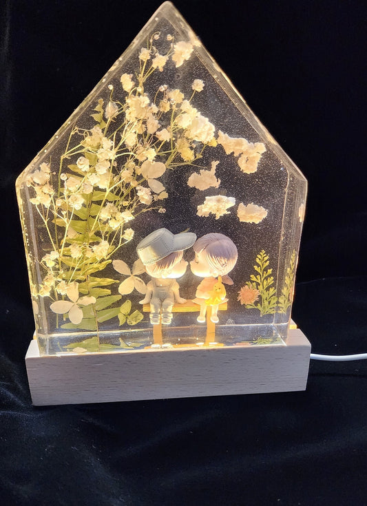 Personalized Epoxy Resin Night Light – Couple with Real Flowers